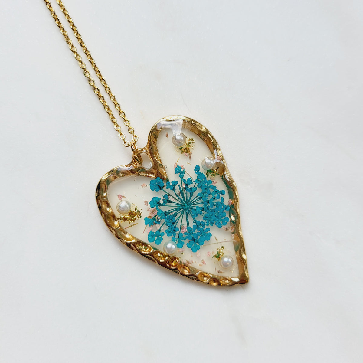 Gold tone dried flower resin heart shaped pendant necklace