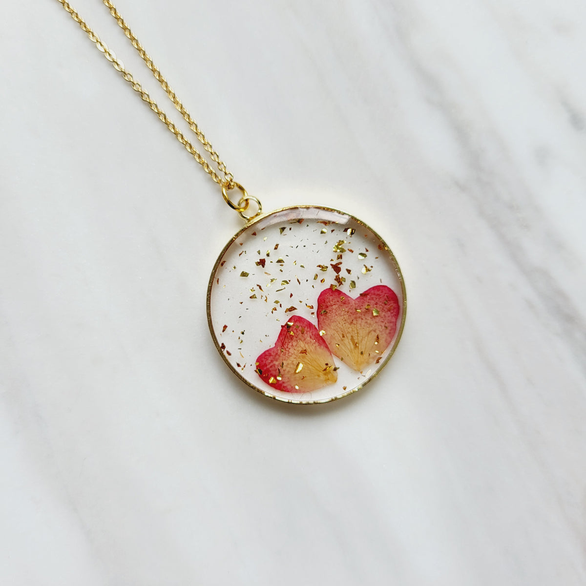 Gold tone dried flower resin pendant necklace